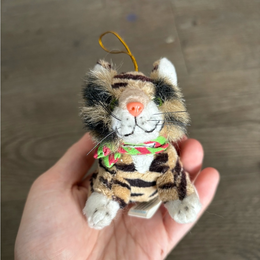VINTAGE PLUSHLAND PLUSHIE CAT ORNAMENT